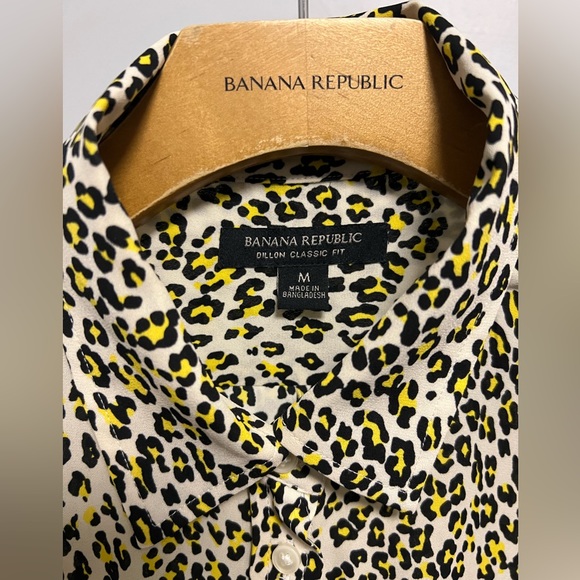 EUC Banana Republic Dillon Classic Fit Blouse - Picture 2 of 3